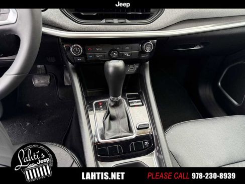 Certified 2023 Jeep Compass Latitude image 9