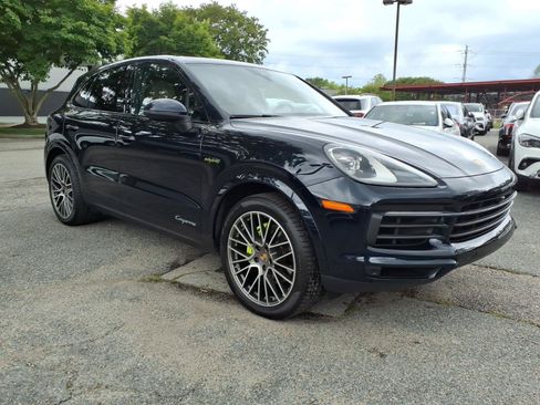 Used 2023 Porsche Cayenne Platinum Edition AWD/4WD image 4