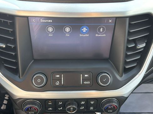 Certified 2023 GMC Acadia SLT w/ Technology Package FWD image 33