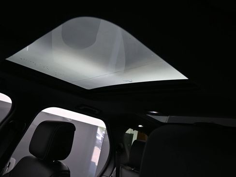 New 2025 Land Rover Discovery S AWD/4WD image 30