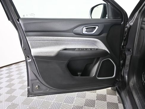 Used 2023 Jeep Compass Latitude w/ Convenience Group AWD/4WD image 18