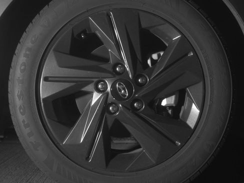 Used 2025 Chevrolet Trax LT FWD image 15