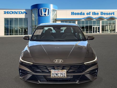 Used 2025 Hyundai Elantra SEL FWD image 2