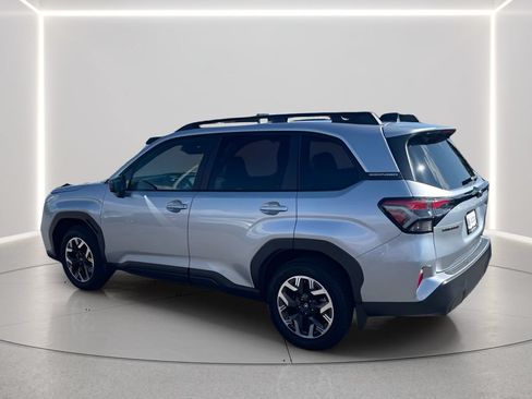 Used 2026 Subaru Forester Premium AWD/4WD image 4