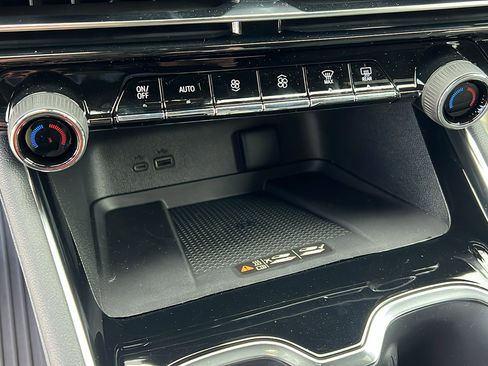 New 2026 Chevrolet Traverse LT w/ Midnight/Sport Edition image 21