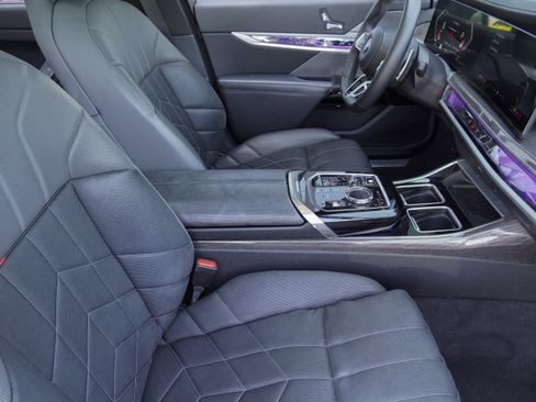 Certified 2023 BMW 760i xDrive AWD/4WD image 9