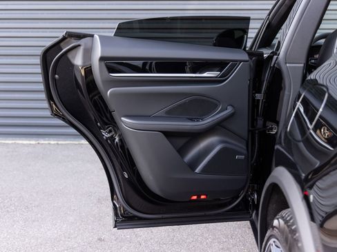 New 2026 Porsche Macan 4 Electric image 24