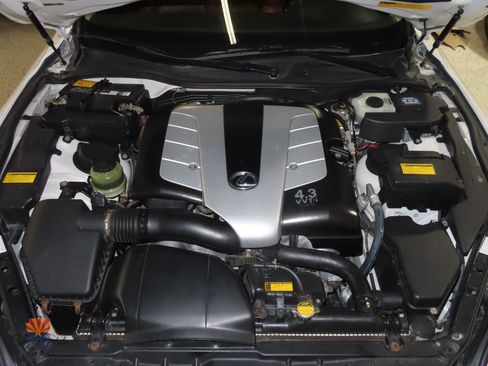 Used 2004 Lexus SC 430 Convertible image 4