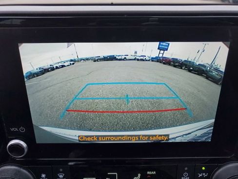 Used 2023 Toyota Highlander LE image 30