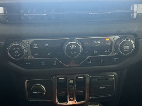 Used 2025 Jeep Wrangler Sahara w/ Safety Group image 23