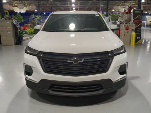 Used 2023 Chevrolet Traverse LT FWD image 3
