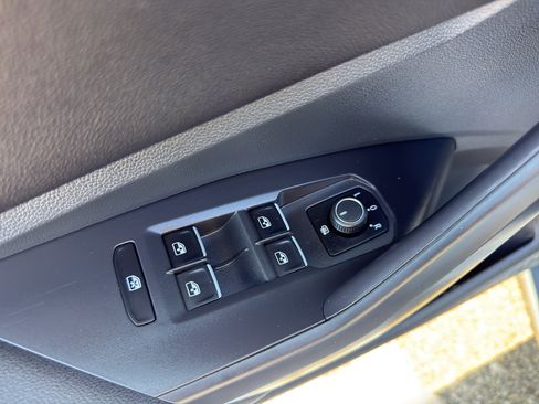 Used 2025 Volkswagen Jetta Sport image 9