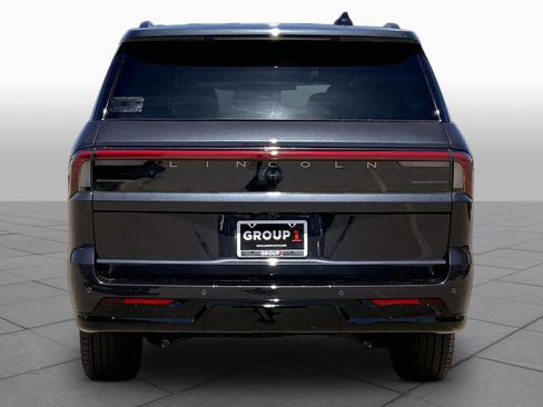 New 2026 Lincoln Navigator L Reserve w/ Jet Appearance Package AWD/4WD image 4