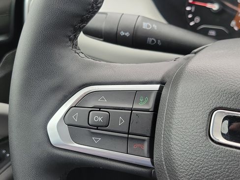 Used 2024 Jeep Compass Limited image 13