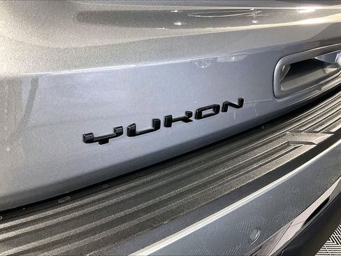 Used 2025 GMC Yukon XL Elevation w/ LPO, Yukon Black Package RWD image 30