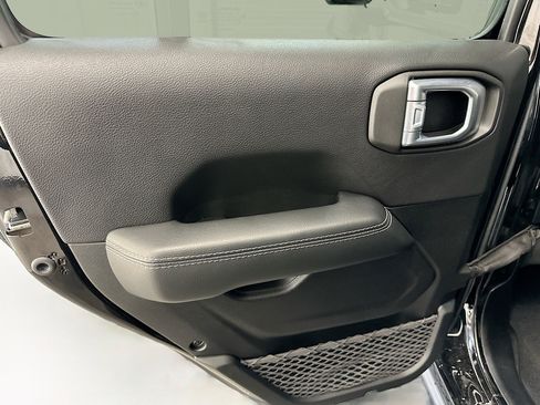 Used 2021 Jeep Wrangler Sahara image 27