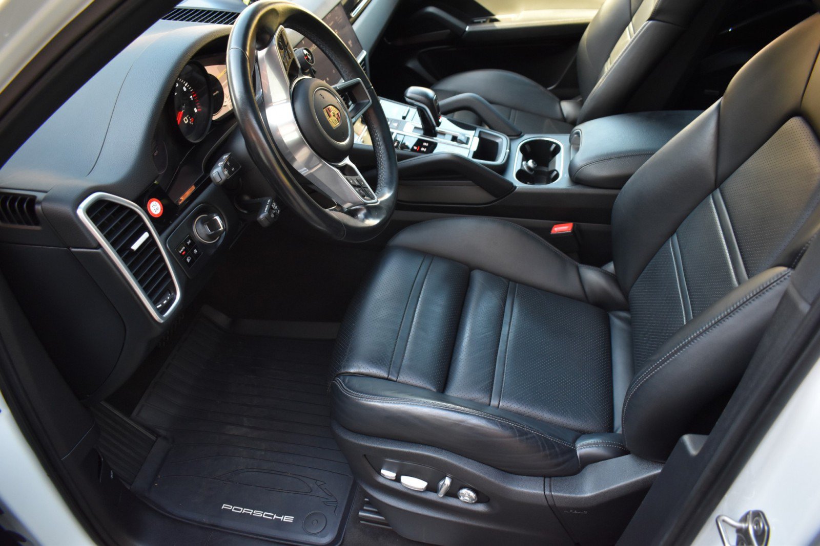Used 2021 Porsche Cayenne Coupe AWD/4WD image 29
