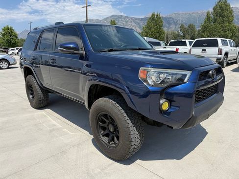 Used 2017 Toyota 4Runner TRD Off-Road Premium AWD/4WD image 9