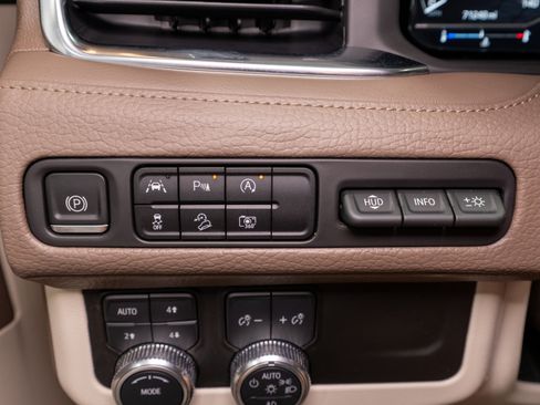 Used 2023 GMC Yukon Denali AWD/4WD image 32