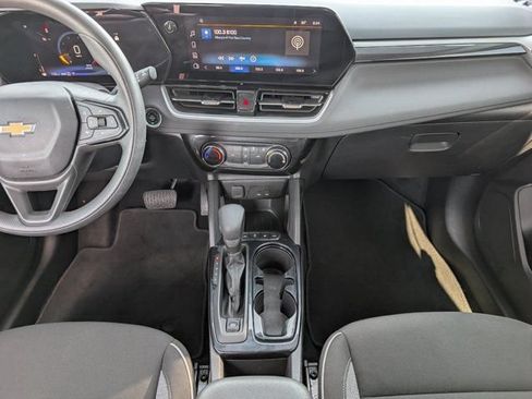 Used 2025 Chevrolet TrailBlazer LT AWD/4WD image 7