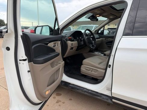 Used 2020 Honda Pilot Touring image 9