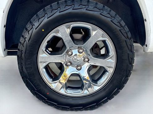 Used 2017 RAM 1500 Laramie image 33