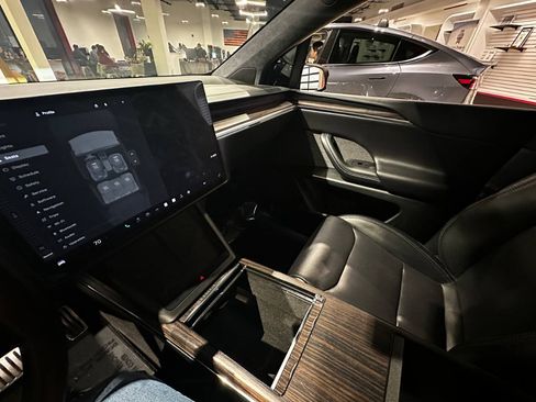 Used 2024 Tesla Model X image 16