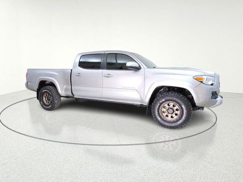 Used 2019 Toyota Tacoma TRD Off-Road image 10