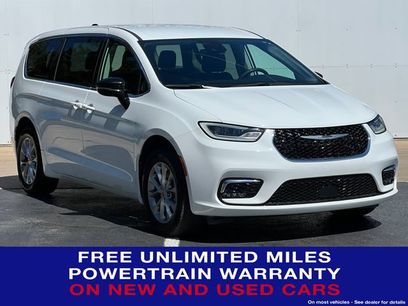 Used 2024 Chrysler Pacifica Touring-L