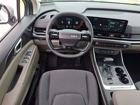 New 2027 Kia Carnival LX FWD image 10