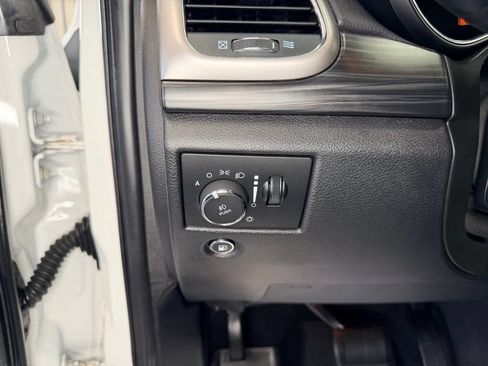 Used 2020 Jeep Grand Cherokee Altitude AWD/4WD image 17