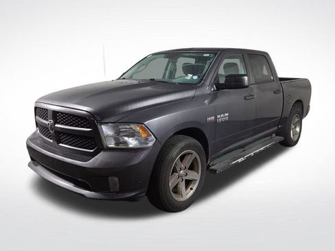 Used 2017 RAM 1500 Express RWD image 2