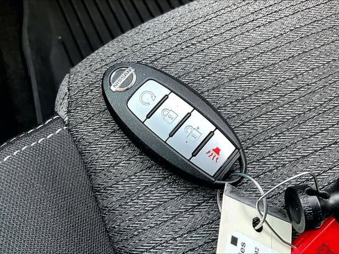 Used 2021 Nissan Rogue SV image 15