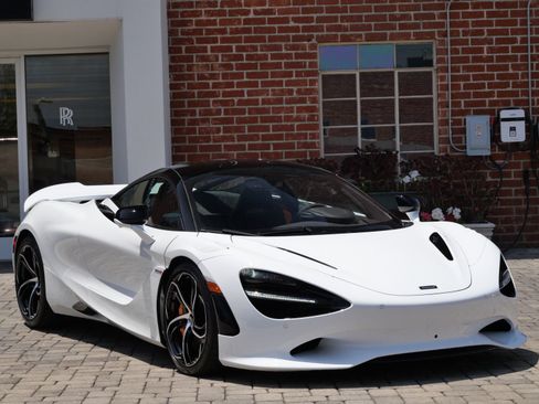 Used 2024 McLaren 750S RWD image 1