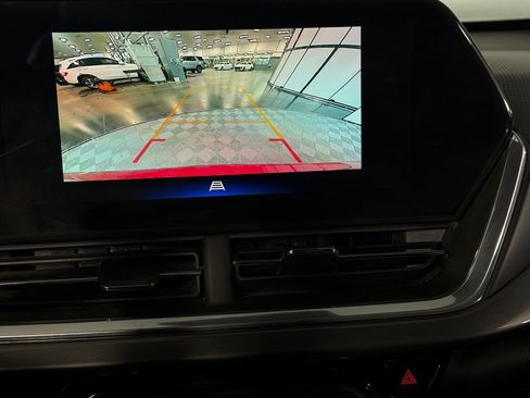 Used 2024 Chevrolet Trax ACTIV w/ Sunroof Package image 18