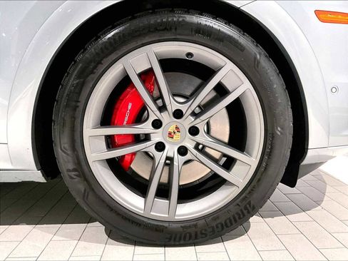 Used 2025 Porsche Cayenne S image 14