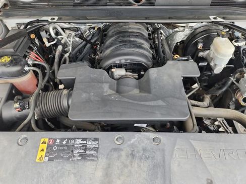 Used 2018 Chevrolet Suburban LT w/ LT Signature Package RWD image 30