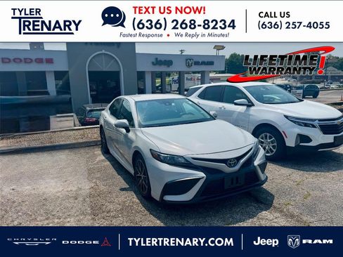 Used 2024 Toyota Camry SE FWD image 1