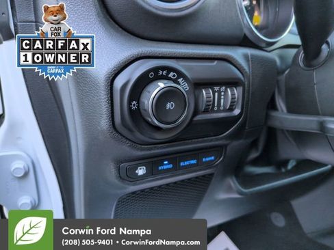 Used 2022 Jeep Wrangler Unlimited Sahara w/ Cold Weather Group AWD/4WD image 13