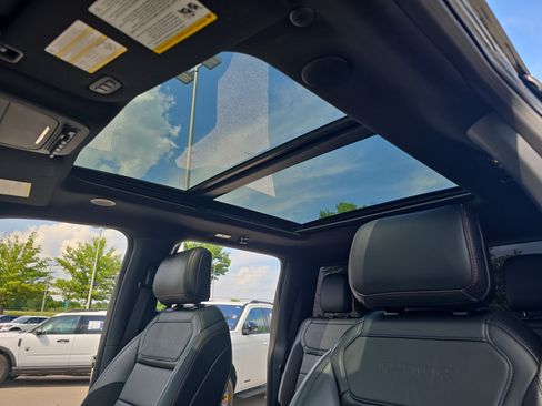 Used 2025 Ford F150 Raptor AWD/4WD image 32