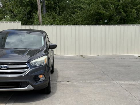 Used 2017 Ford Escape SE FWD image 11
