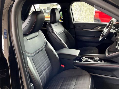 Used 2025 Ford Explorer ST-Line w/ ST-Line Street Pack image 8