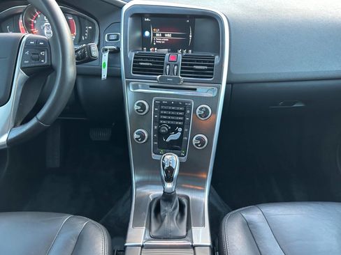 Used 2016 Volvo XC60 T6 image 14