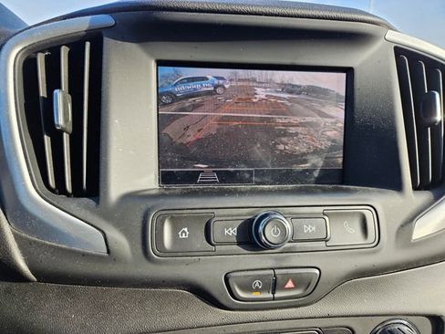 Used 2024 GMC Terrain SLE w/ Driver Convenience Package image 13