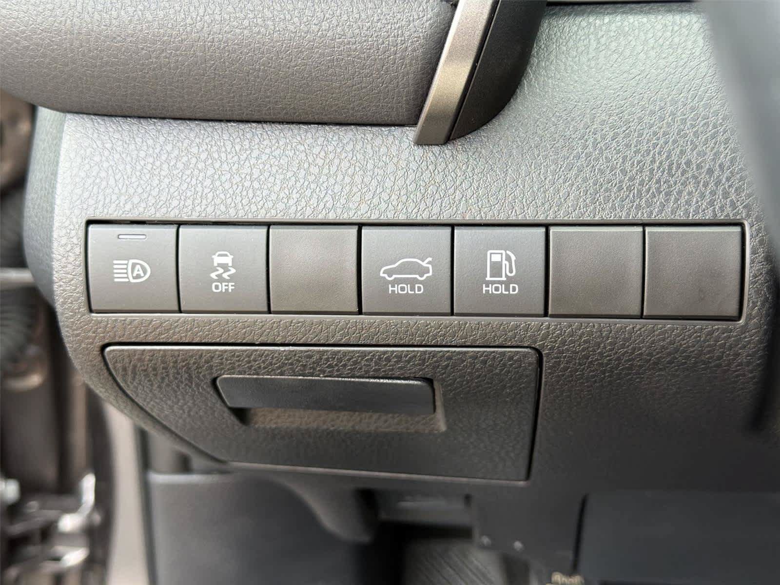Used 2022 Toyota Camry SE w/ Convenience Package FWD image 38