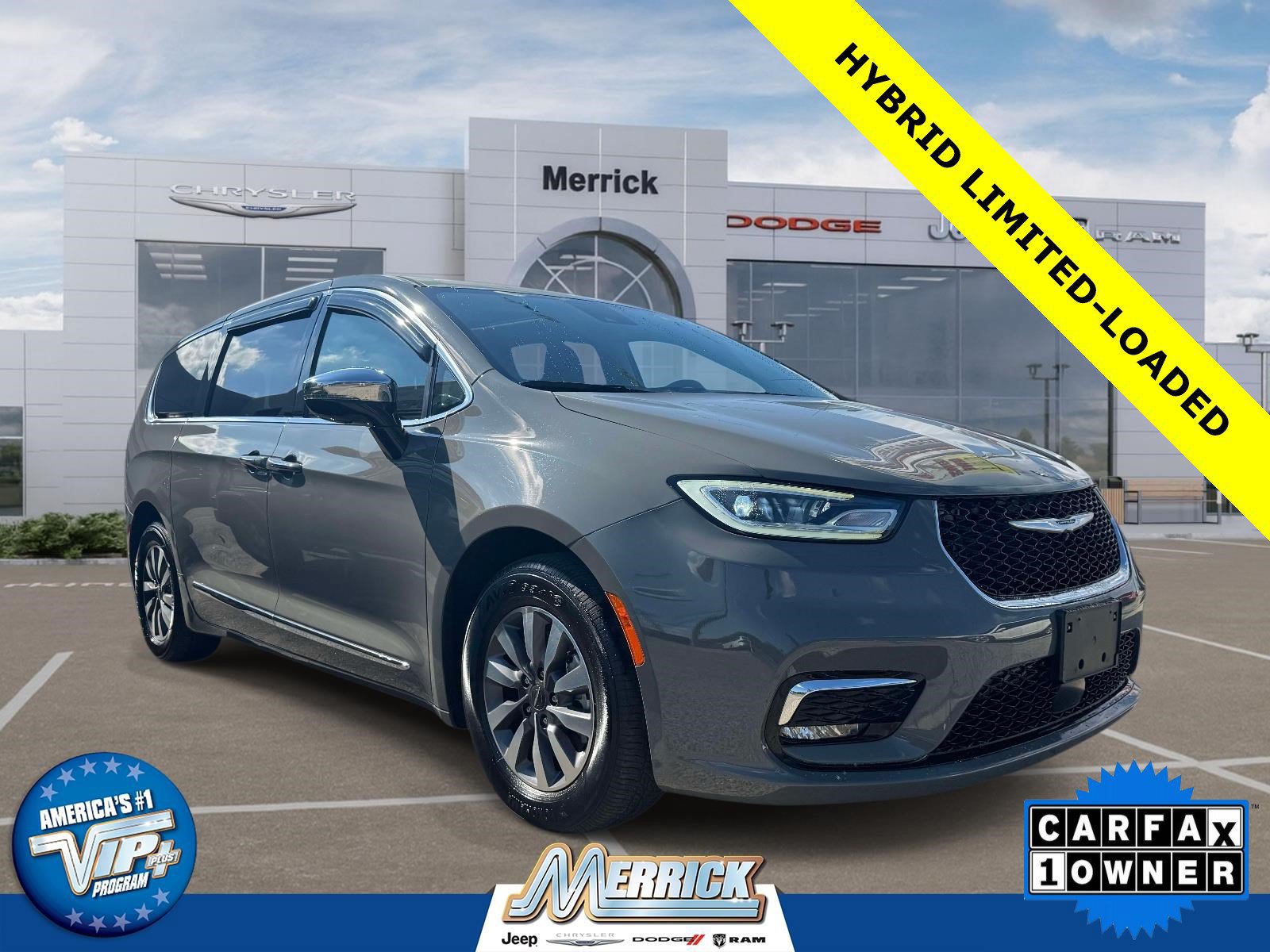 Used 2023 Chrysler Pacifica Limited FWD image 1