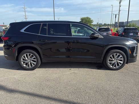 Used 2025 Buick Enclave Preferred AWD/4WD image 6