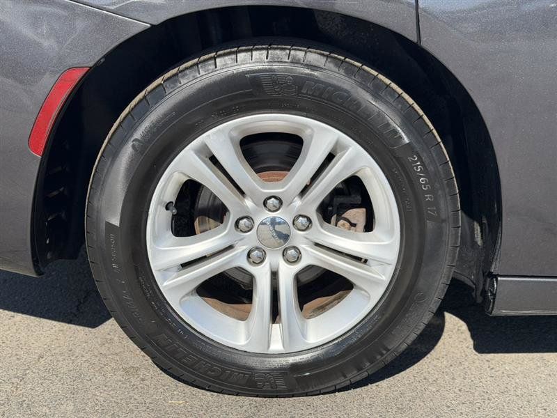 Used 2019 Dodge Charger SXT RWD image 34