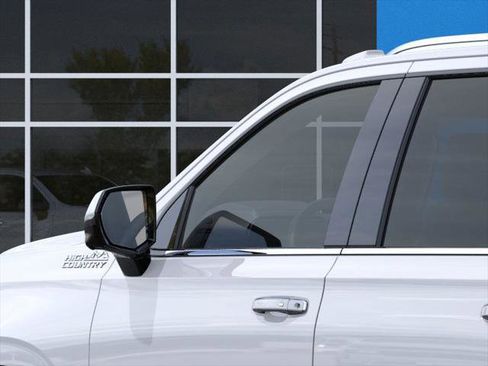 New 2026 Chevrolet Suburban High Country image 12