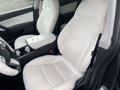 Used 2020 Tesla Model Y Long Range image 11